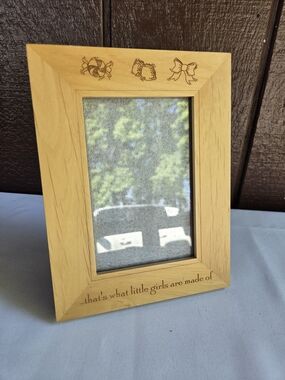 ...thats what little girls are made of Wooden Photo Frame W/ Candy & Bow Design